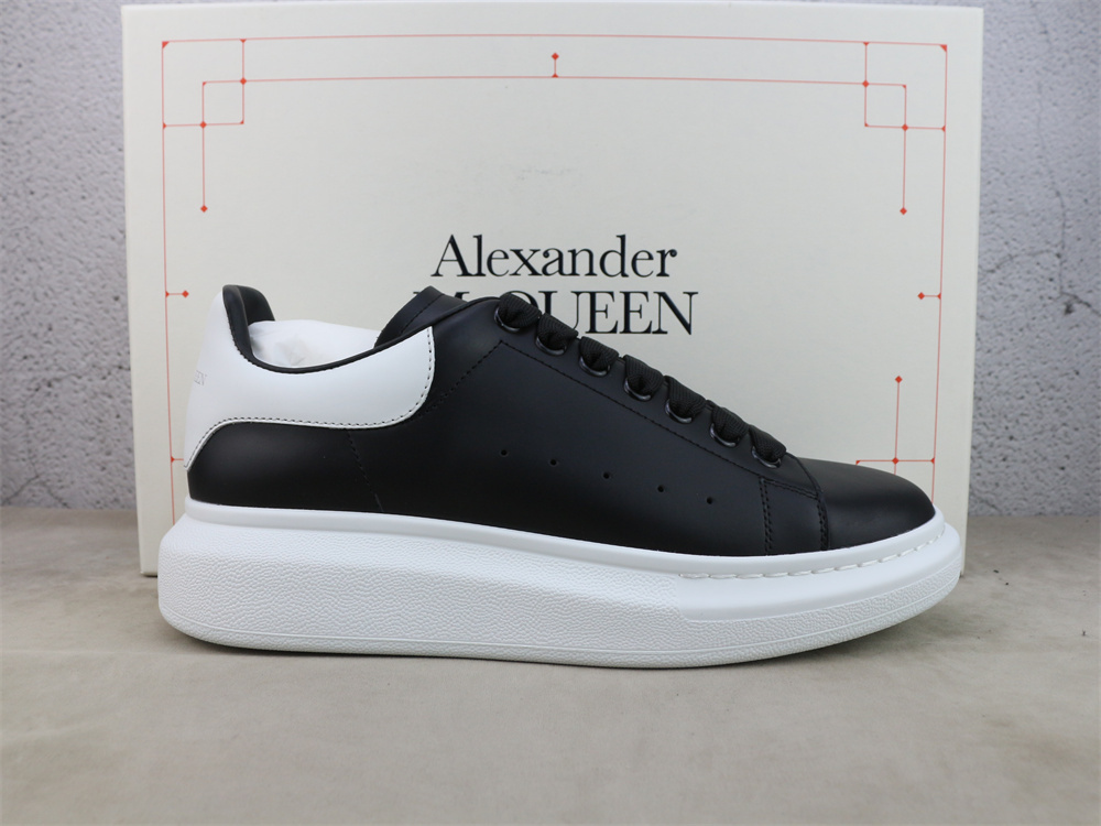 ALEXANDER MCQUEEN Black White Oversized Sneakers 553680WHGP51070